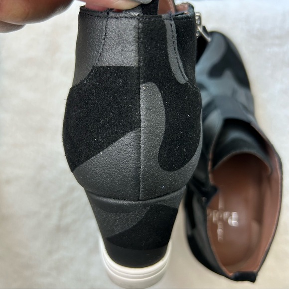 Linea Paolo Felicia Black and Gray Camo Sneakers - Picture 7 of 8